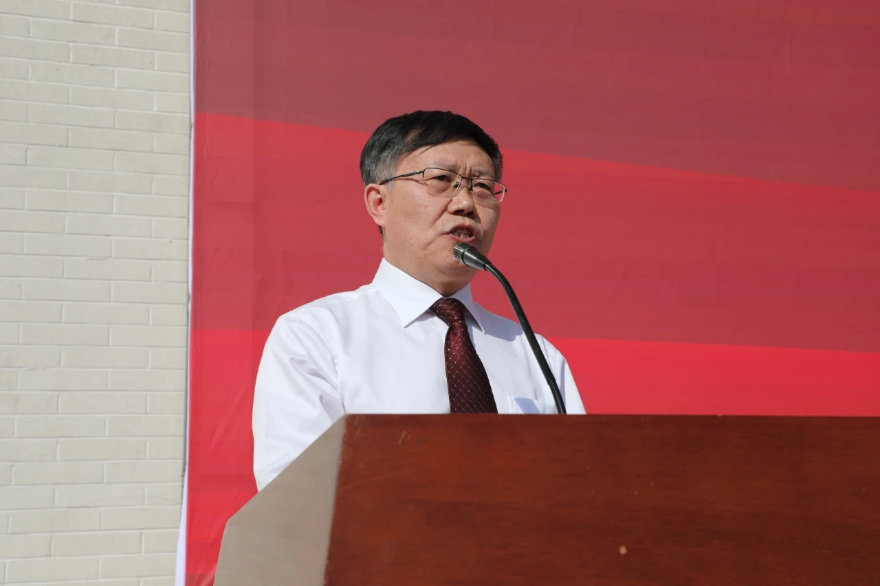 校党委书记王玉华,党委副书记,校长林松柏,党委副书记刘宝君,副校长