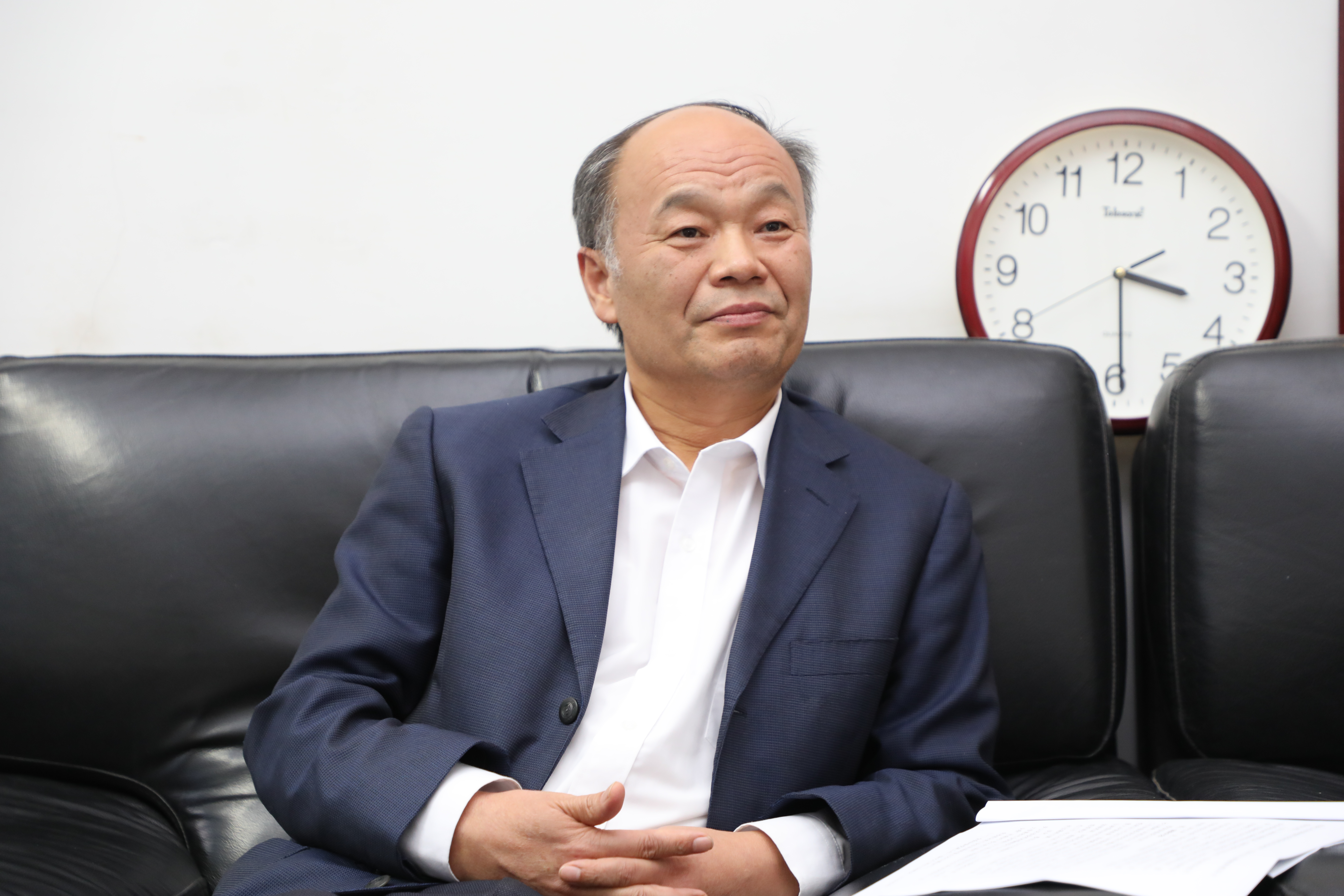 党委书记王玉华到文学院开展调查研究